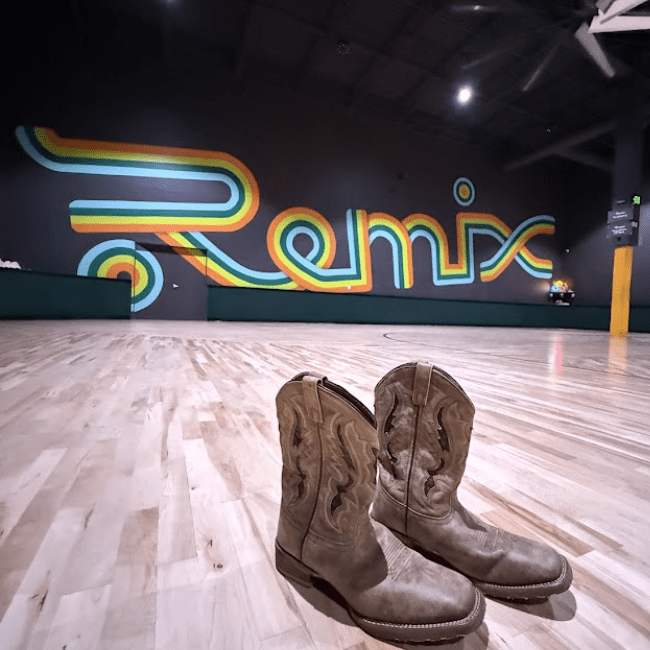 Line dancing crowd photo 1